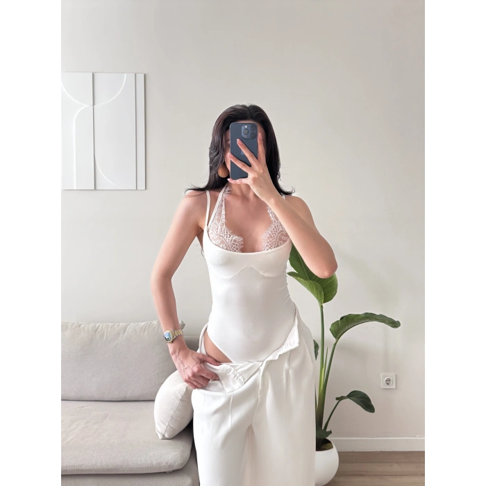 Boyun Geçmeli Güpürlü Bodysuit - BEYAZ
