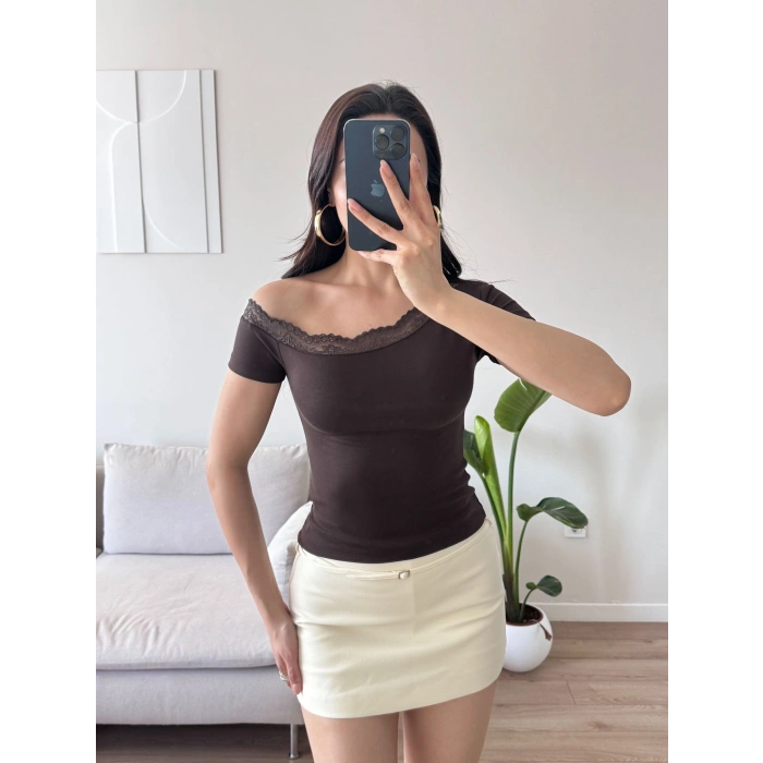 Kayık Yaka Dantel Detay Crop - KAHVE