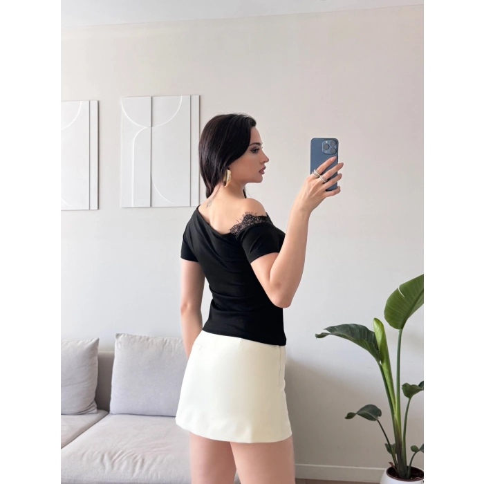 Kayık Yaka Dantel Detay Crop - SİYAH