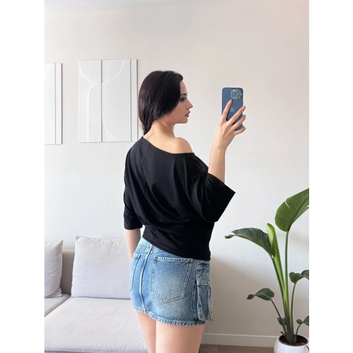 Yıldız Detay Kayık Yaka Bluz - SİYAH