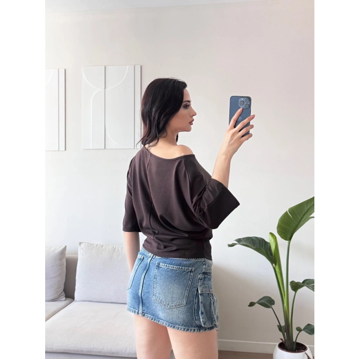 Yıldız Detay Kayık Yaka Bluz - KAHVE