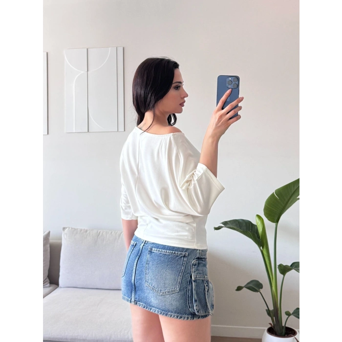 Yıldız Detay Kayık Yaka Bluz - BEYAZ