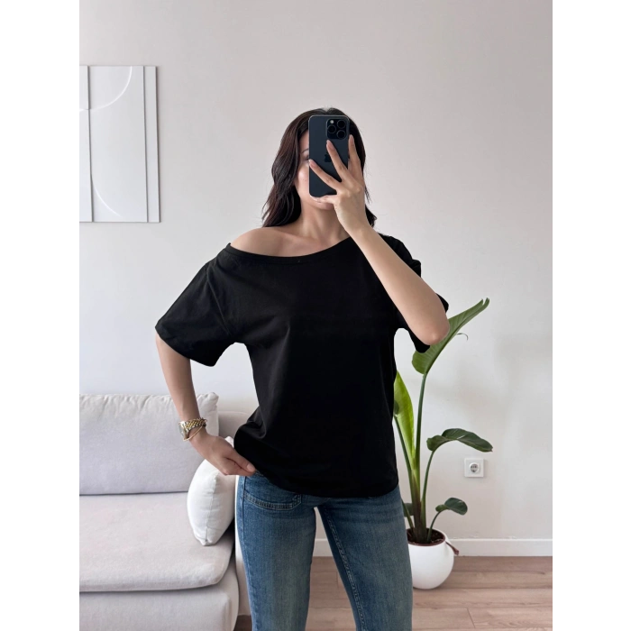 Kayık Yaka Oversize Tshirt - SİYAH