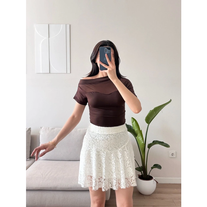 Kayık Yaka Tül Detay Crop - KAHVE