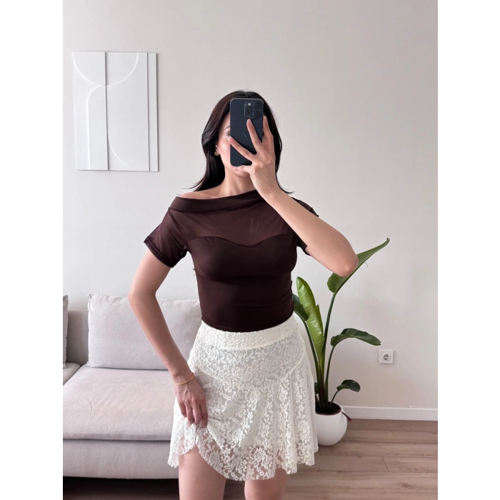 Kayık Yaka Tül Detay Crop - KAHVE