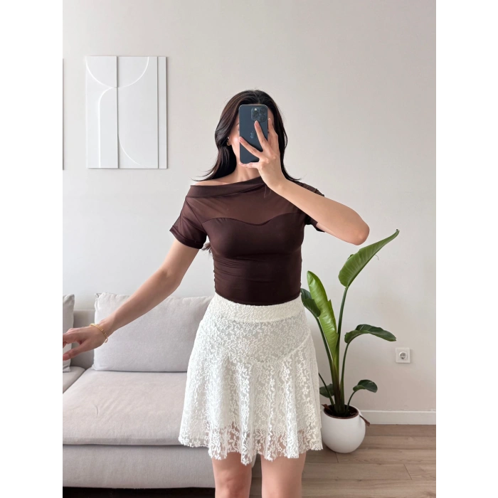 Kayık Yaka Tül Detay Crop - KAHVE