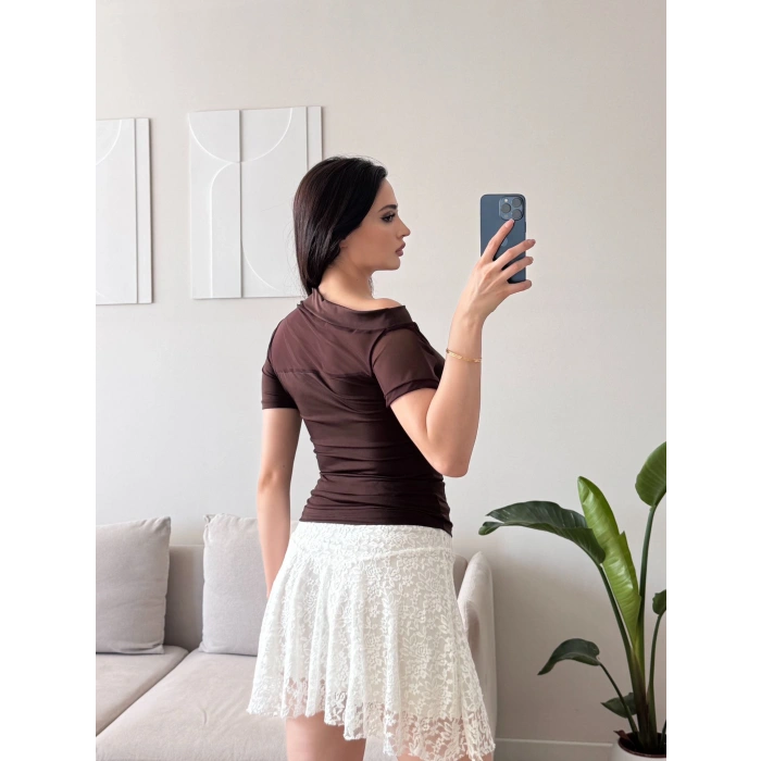 Kayık Yaka Tül Detay Crop - KAHVE