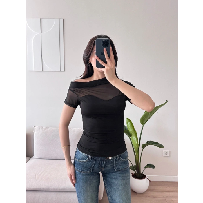 Kayık Yaka Tül Detay Crop - SİYAH