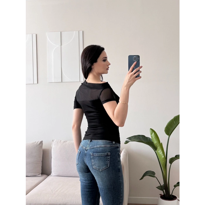 Kayık Yaka Tül Detay Crop - SİYAH