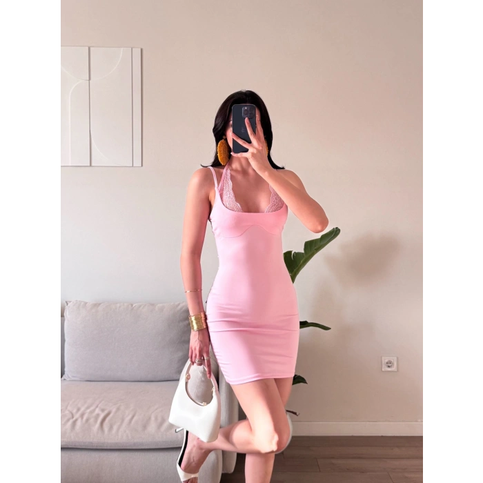 Güpürlü Boyun Geçmeli Elbise - PEMBE