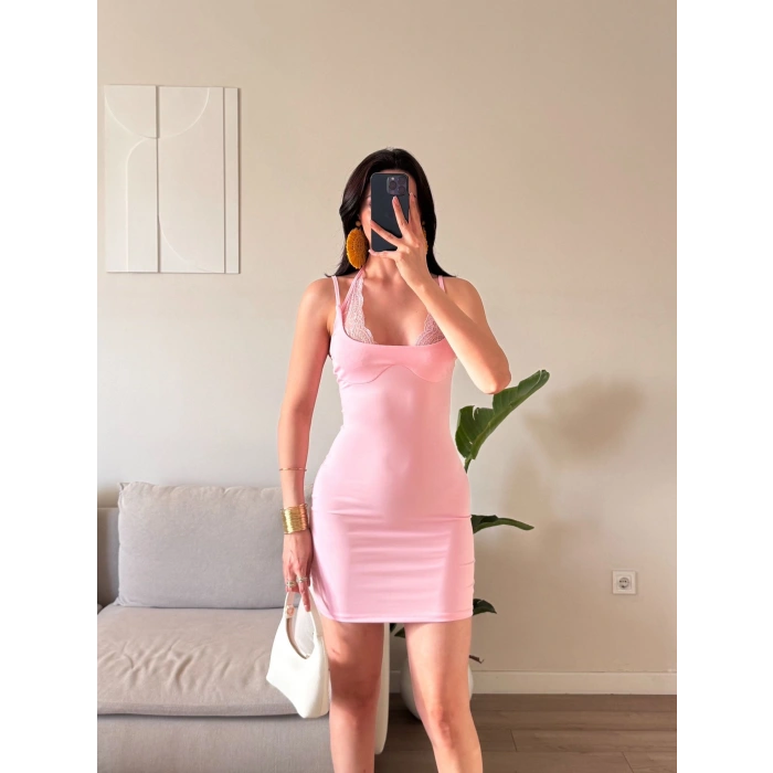Güpürlü Boyun Geçmeli Elbise - PEMBE