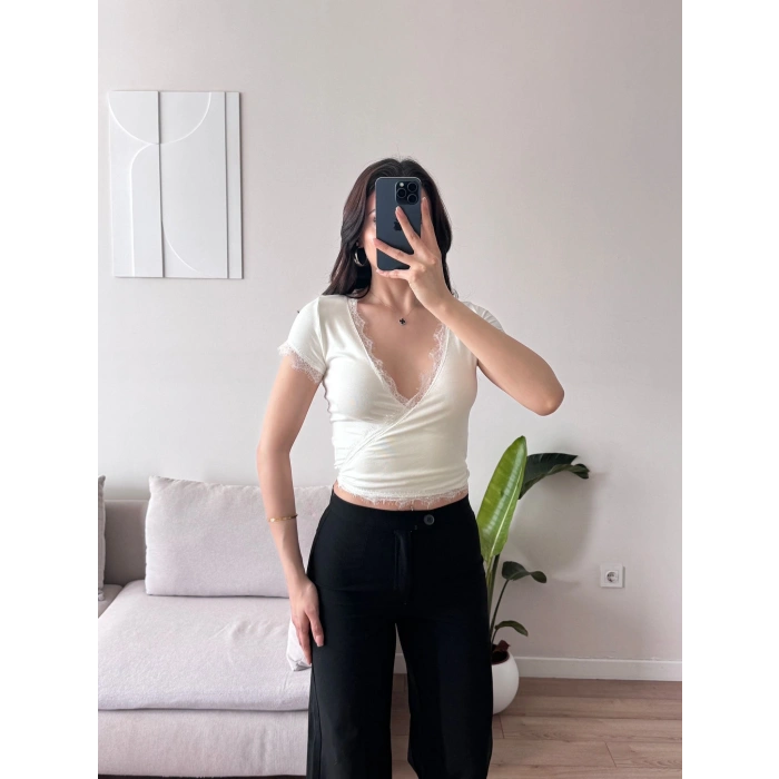 Bel Bağlamalı V Yaka Dantel Crop - BEYAZ