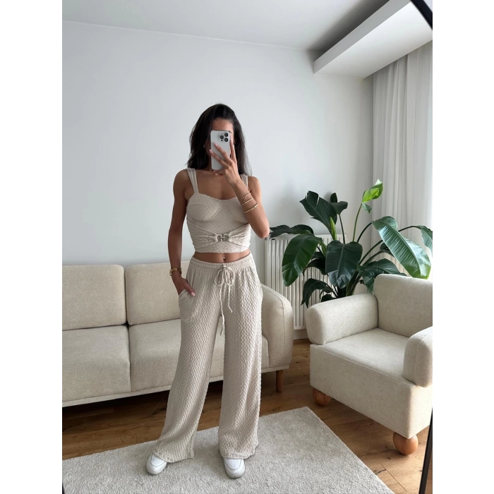 Aksesuar Biyeli Crop & Pantolon Takım - BEJ