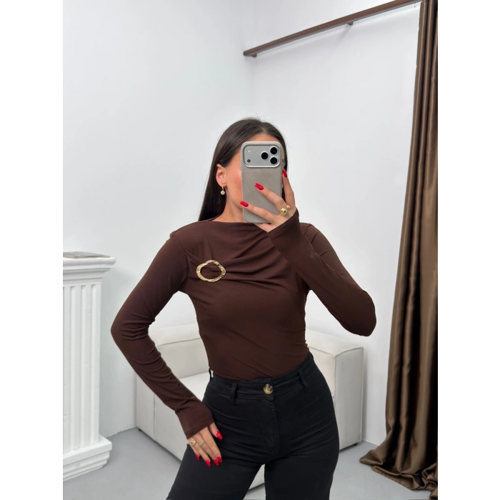 Aksesuarlı Kayık Yaka Bluz - KAHVE