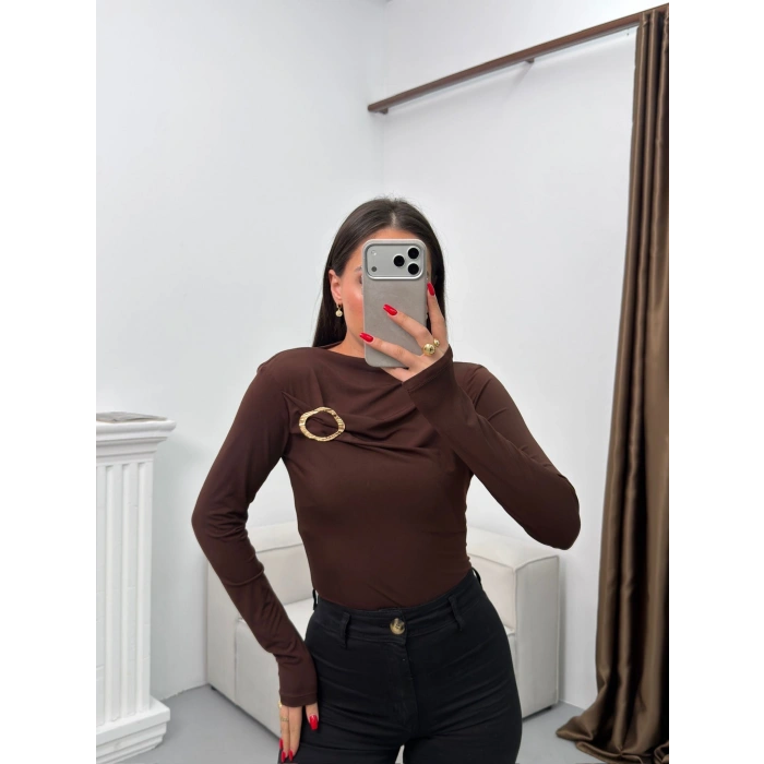 Aksesuarlı Kayık Yaka Bluz - KAHVE