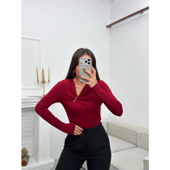 Asimetrik Aksesuarlı Bluz - KIRMIZI