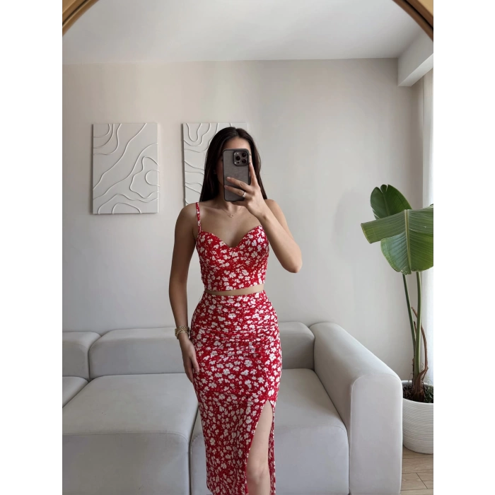 Askılı Çiçek Desen Yırtmaç Detay Takım - KIRMIZI