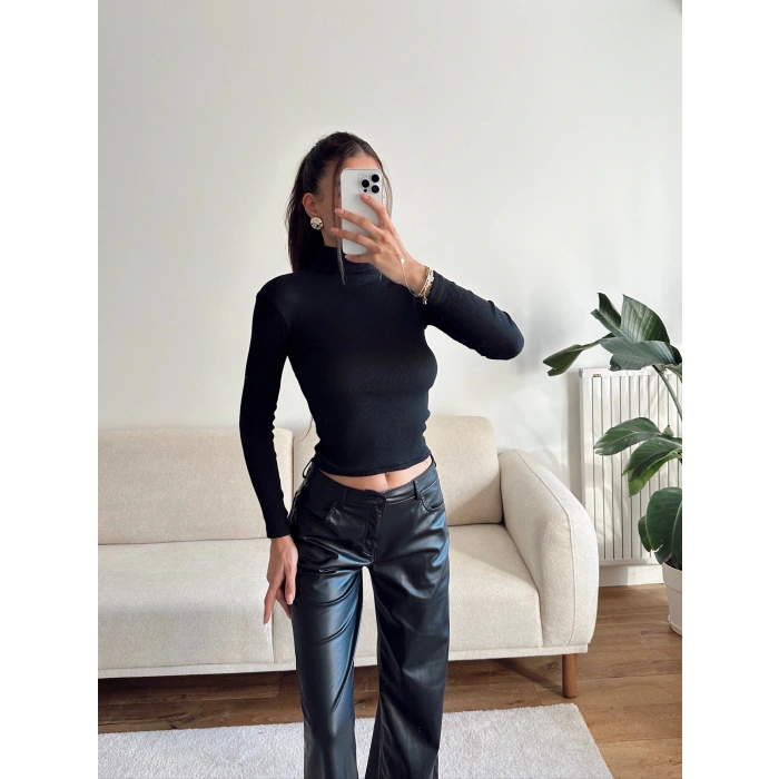 Basic Balıkçı Yaka Fit Bluz - SİYAH