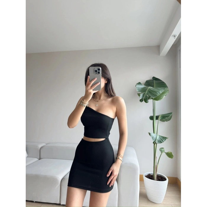 Bel Dekolte Omuz Detay Elbise-SİYAH