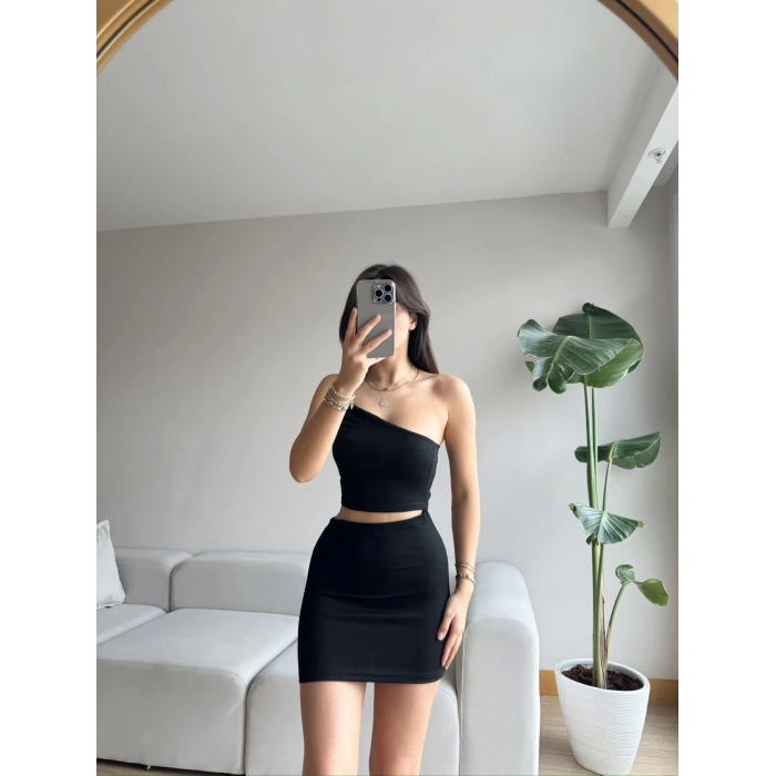 Bel Dekolte Omuz Detay Elbise-SİYAH