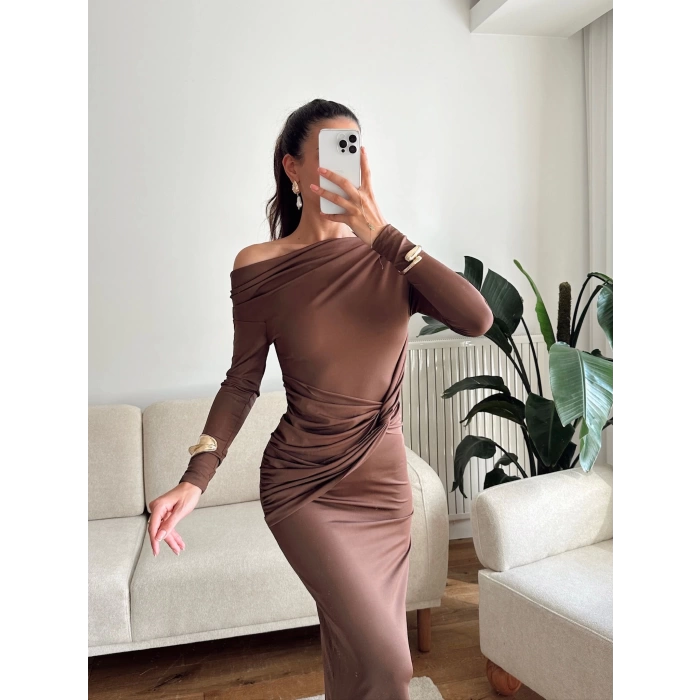 Bel Kruvaze Kayık Yaka Elbise - KAHVE