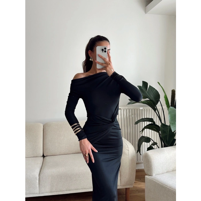 Bel Kruvaze Kayık Yaka Elbise - SİYAH