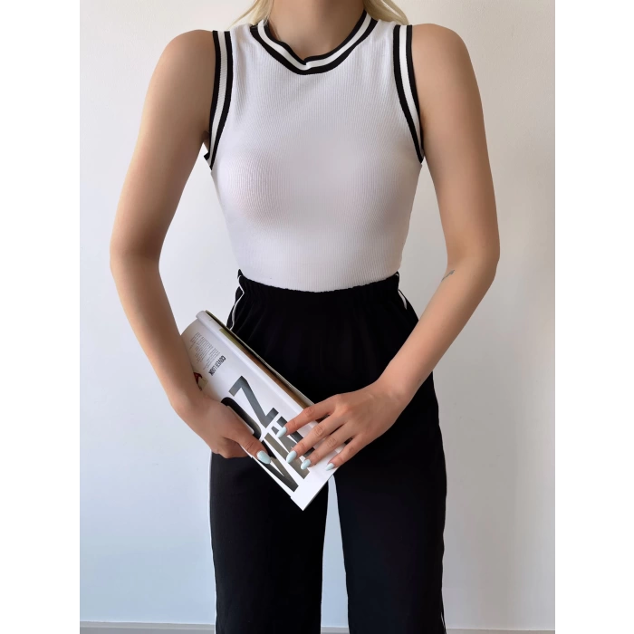 Biyeli Kolsuz Crop T-shirt-BEYAZ
