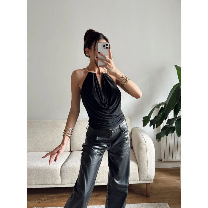 Boyun Aksesuar Degaje Bluz - SİYAH