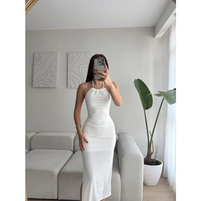Boyun Aksesuar Yırtmaçlı Elbise - BEYAZ