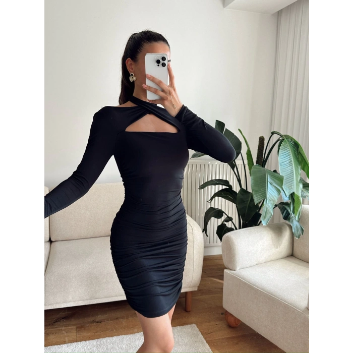 Boyun Çapraz Yan Büzgü Elbise - SİYAH