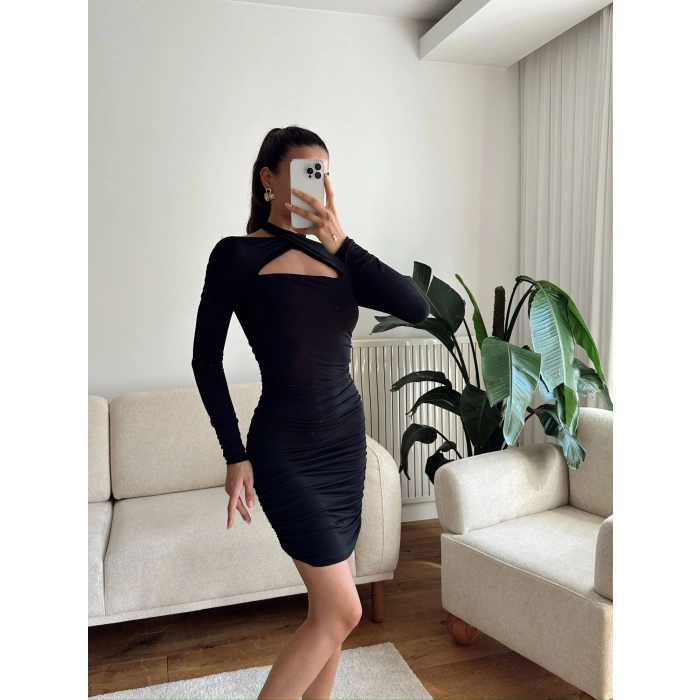 Boyun Çapraz Yan Büzgü Elbise - SİYAH