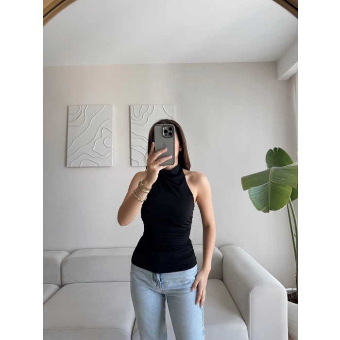 Boyun Geçmeli Büzgülü Crop - SİYAH