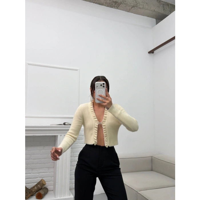 Broşlu Triko Crop Hırka - EKRU