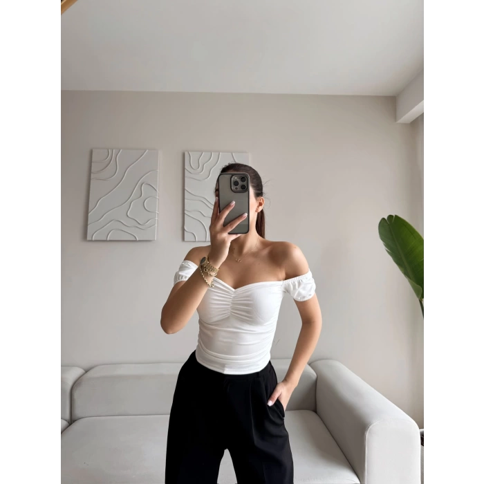 Büzgülü Madonna Crop - BEYAZ