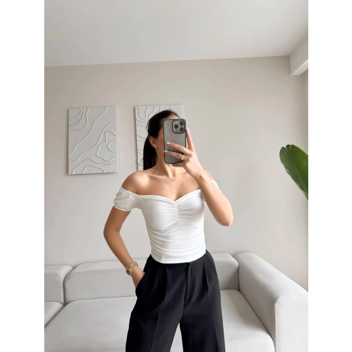 Büzgülü Madonna Crop - BEYAZ