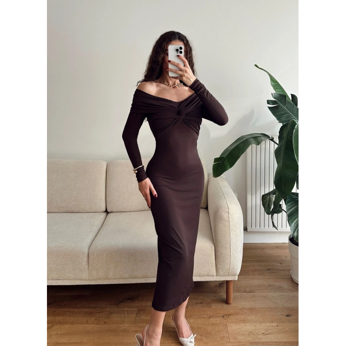 Büzgülü Madonna Yaka Elbise - KAHVE