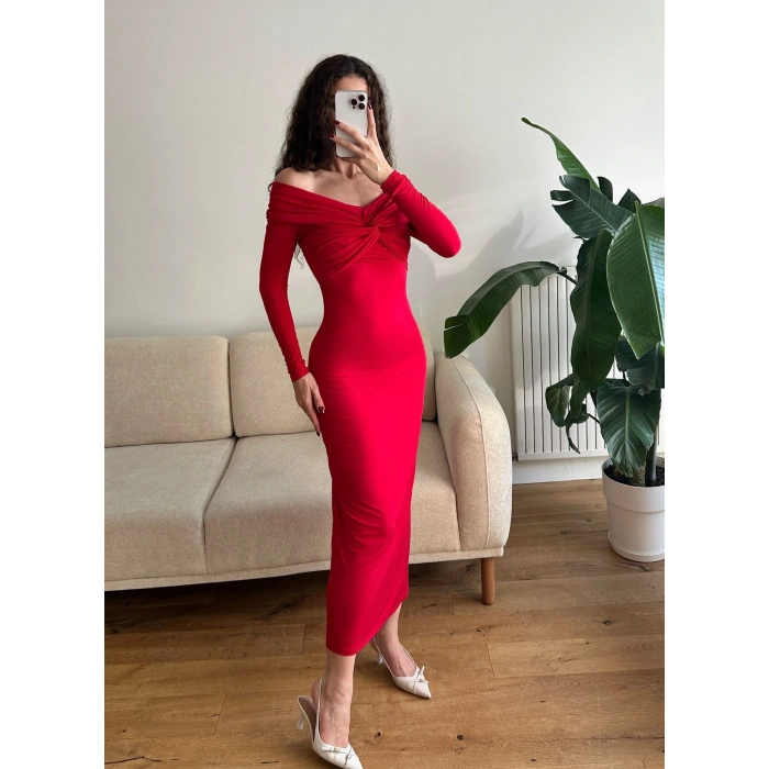 Büzgülü Madonna Yaka Elbise - KIRMIZI