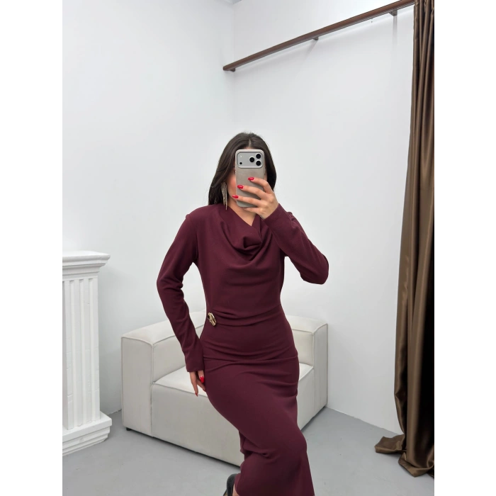 Degaje Yaka Aksesuarlı Elbise - BORDO