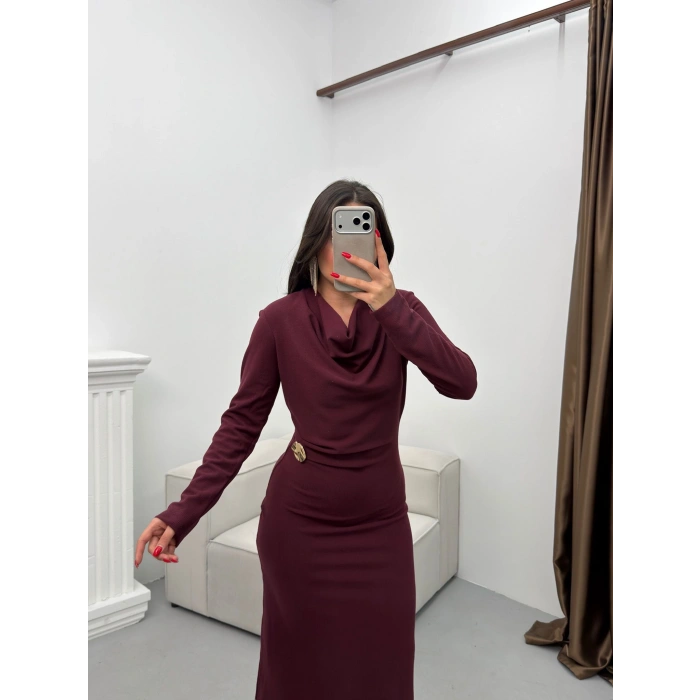 Degaje Yaka Aksesuarlı Elbise - BORDO