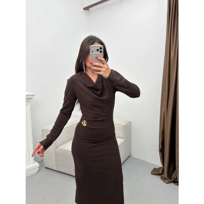 Degaje Yaka Aksesuarlı Elbise - KAHVE