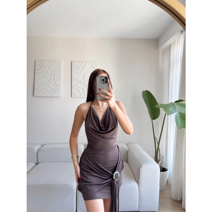 Degaje Yaka Tokalı Elbise - KAHVE