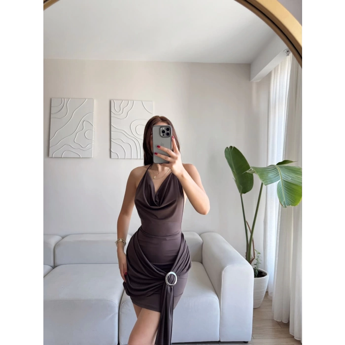 Degaje Yaka Tokalı Elbise - KAHVE