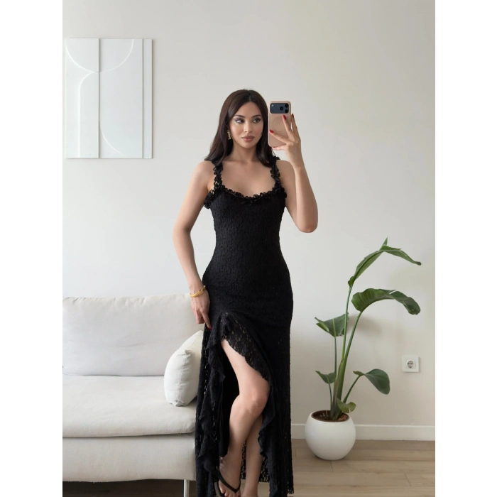 Derin Yırtmaç Dantelli Elbise - SİYAH