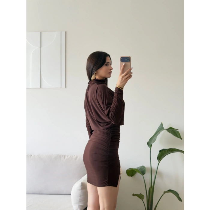 Dik Yaka Aksesuar Detay Elbise - KAHVE