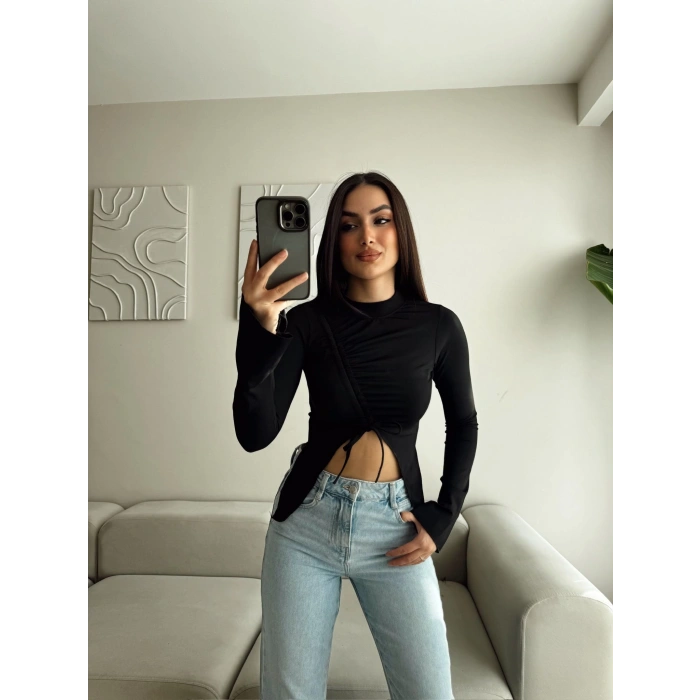 Dik Yaka Büzgü Tasarım Bluz - SİYAH