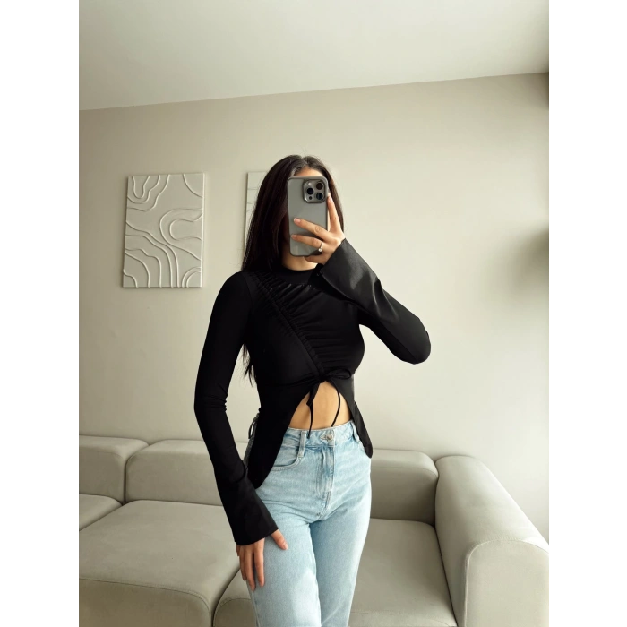 Dik Yaka Büzgü Tasarım Bluz - SİYAH