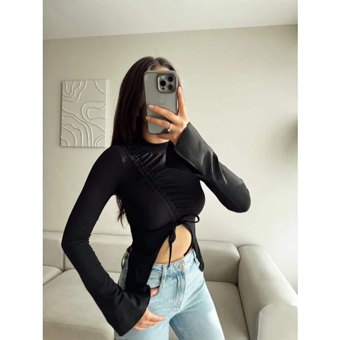 Dik Yaka Büzgü Tasarım Bluz - SİYAH