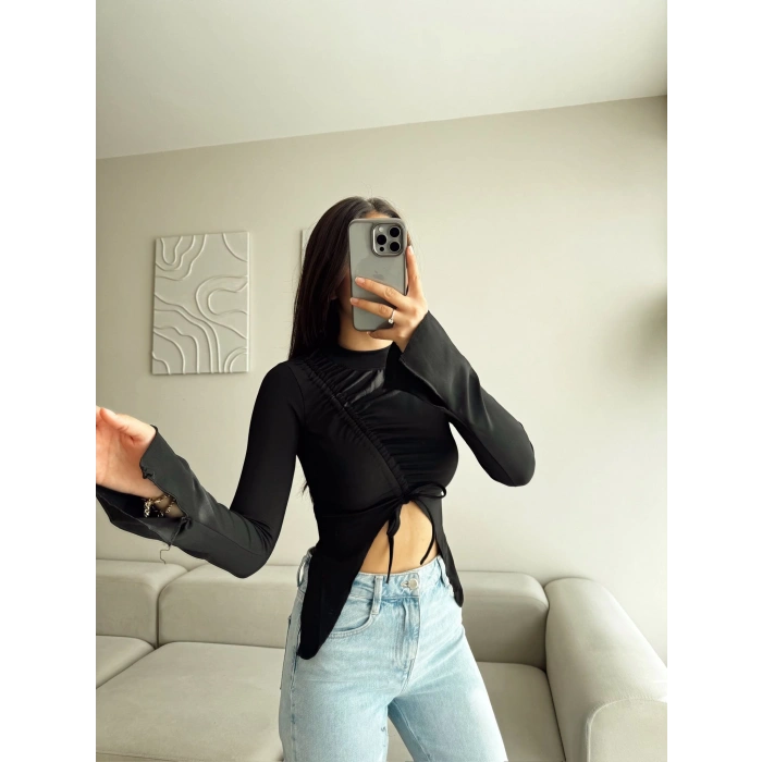 Dik Yaka Büzgü Tasarım Bluz - SİYAH