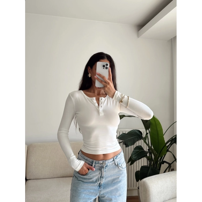 Düğmeli Buzzy Kumaş Crop - BEYAZ