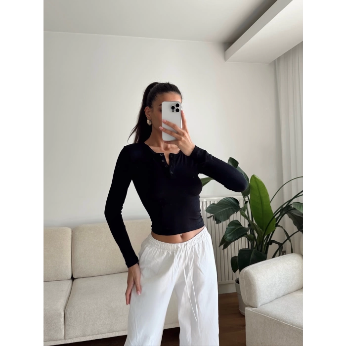 Düğmeli Buzzy Kumaş Crop - SİYAH